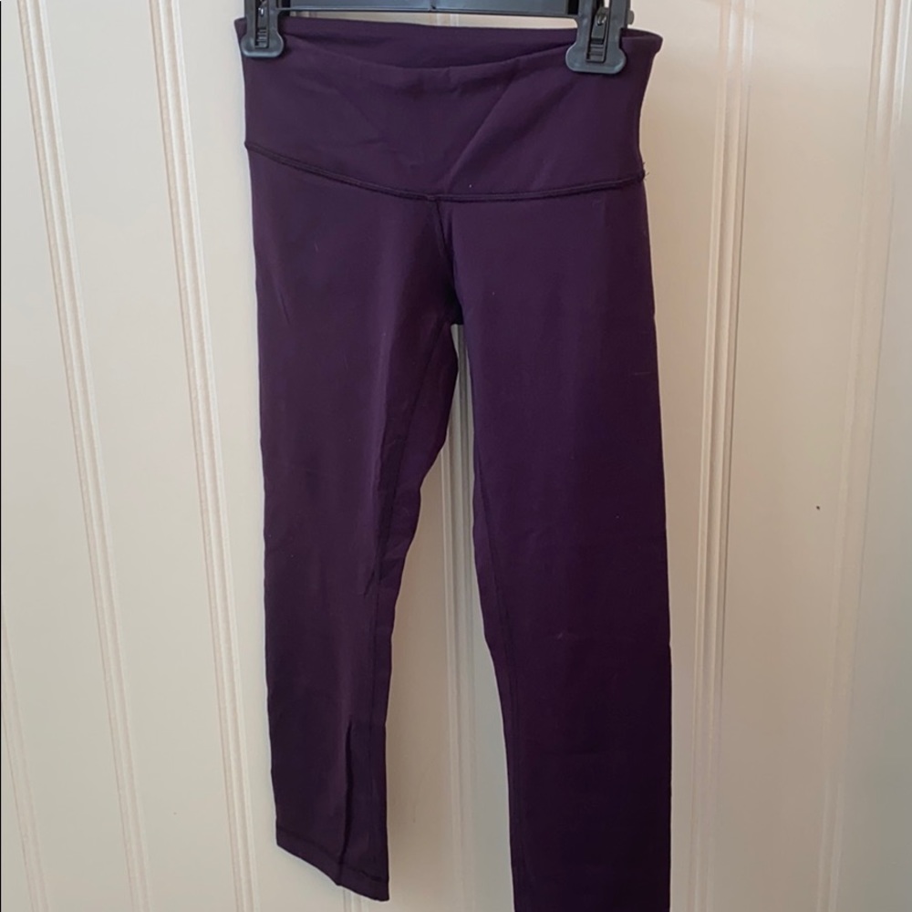 Purple lululemon cropped leggings